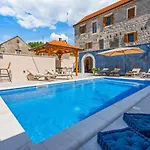 Charming Perina With Private Heated Pool Vila *