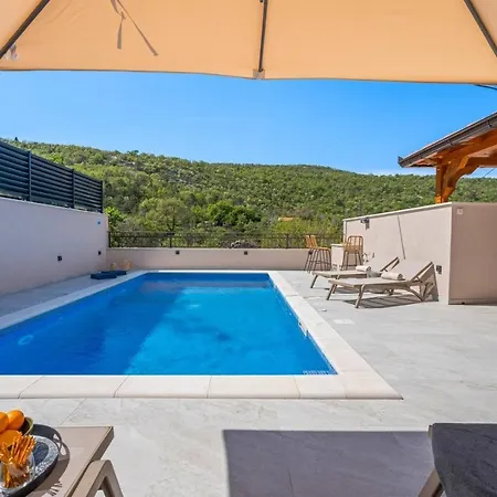 فيلة Charming Perina With Private Heated Pool Tugare