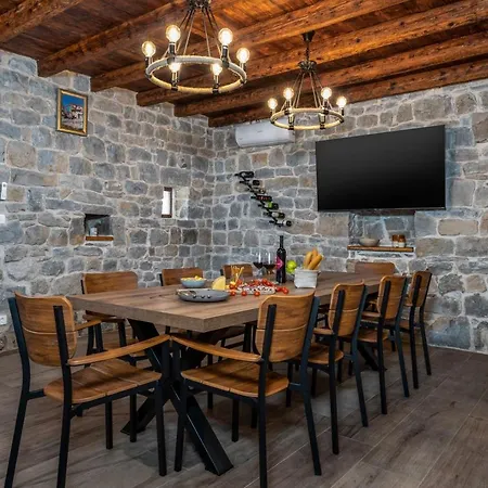 New! Charming Perina With Private Heated Pool Villa Tugare