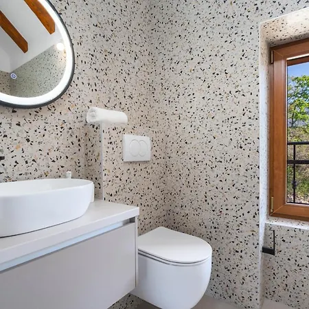 New! Charming Perina With Private Heated Pool Tugare