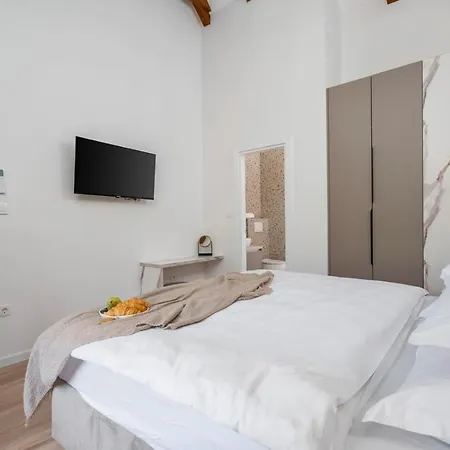 Villa New! Charming Perina With Private Heated Pool *