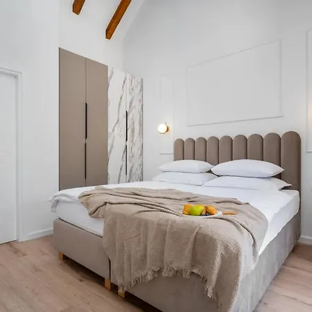 Charming Perina With Private Heated Pool Tugare