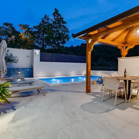וילה Charming Perina With Private Heated Pool *